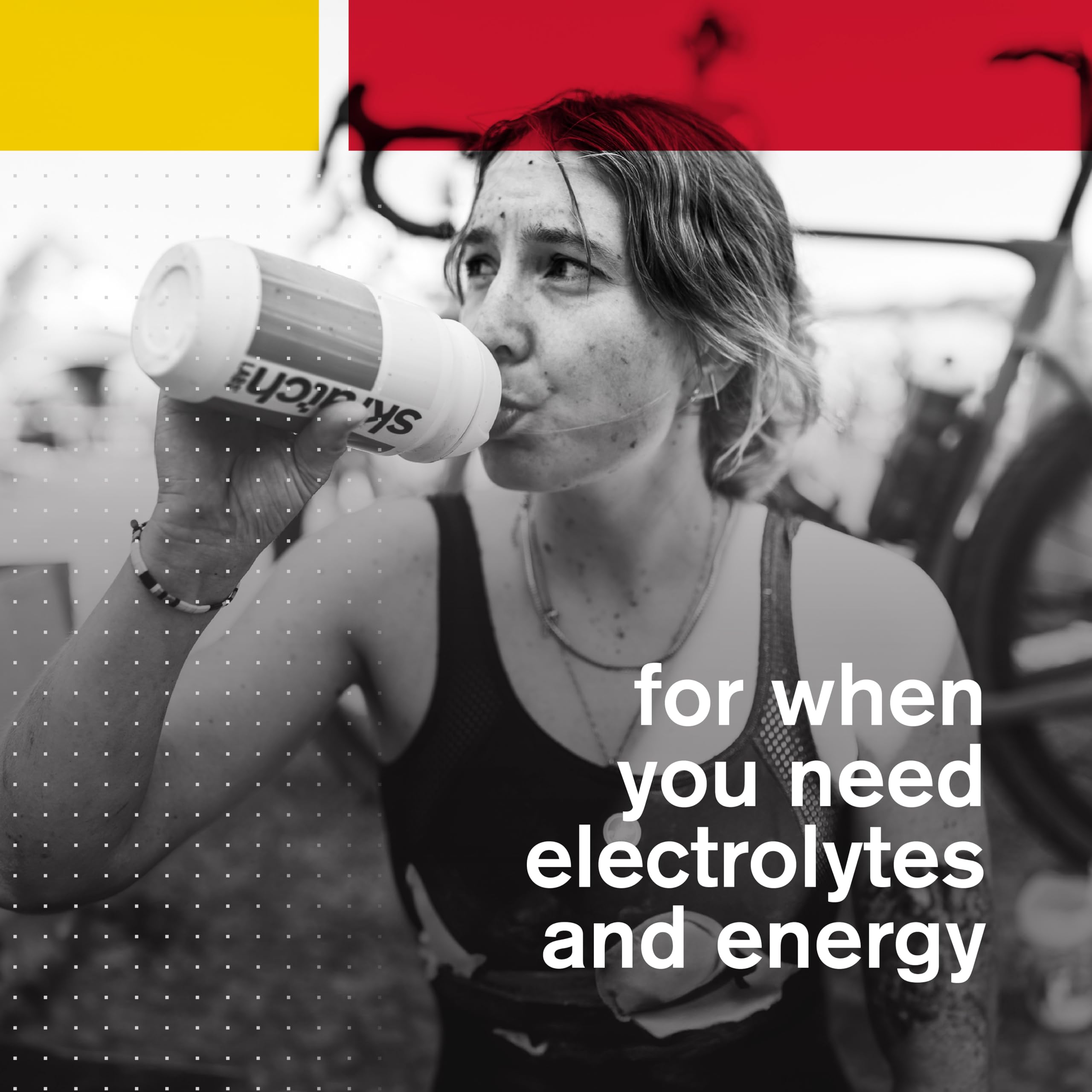 Skratch Labs atleta corriendo con sobre listo para preparar bebida rápida