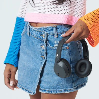 Skullcandy Icon 180 controls and ports detail for intuitive on-headphone control