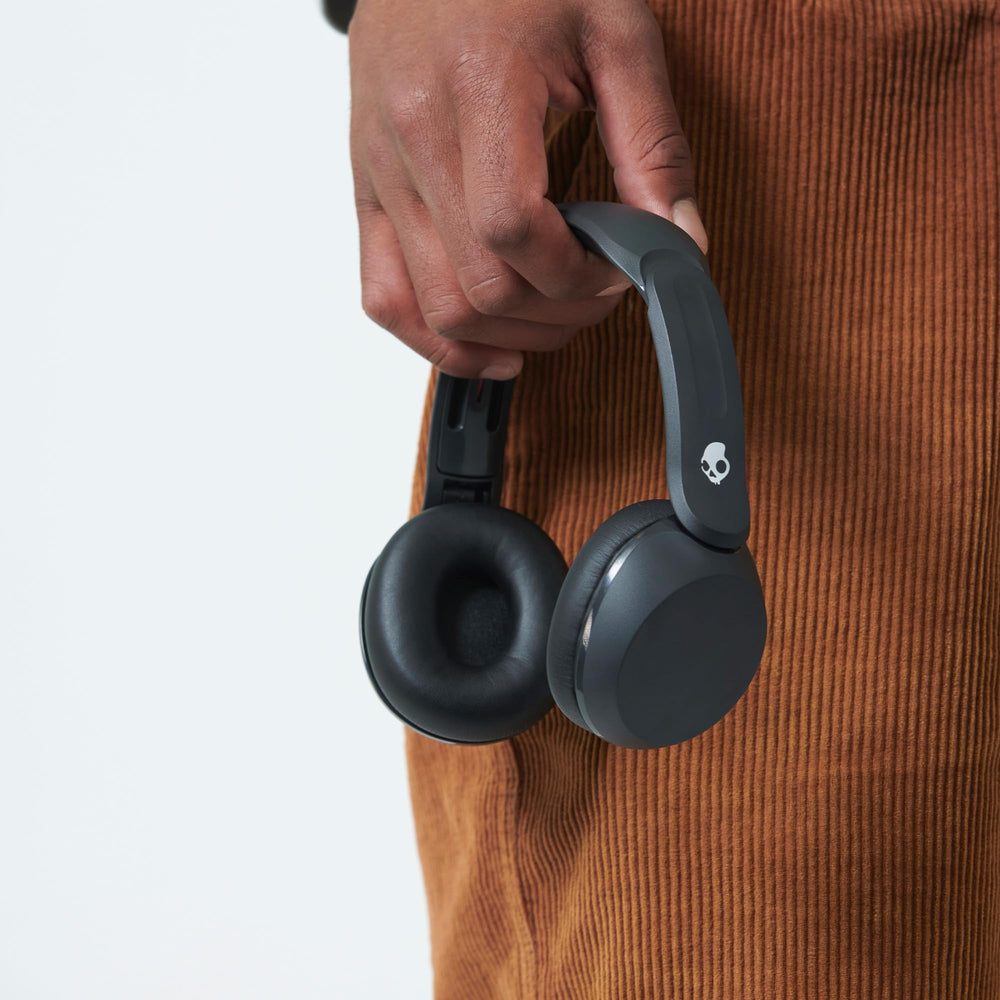 Skullcandy Icon 180 earcup close-up showing soft padding for comfortable wear