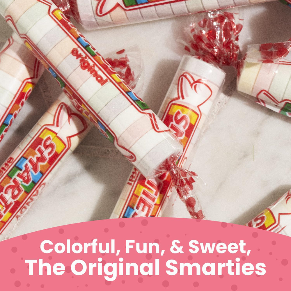 Smarties rollos individuales apilados en primer plano, Smarties mantiene frescura