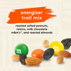 Snak Club Energizer primer plano con cacahuates y M&M’S, sabor clásico