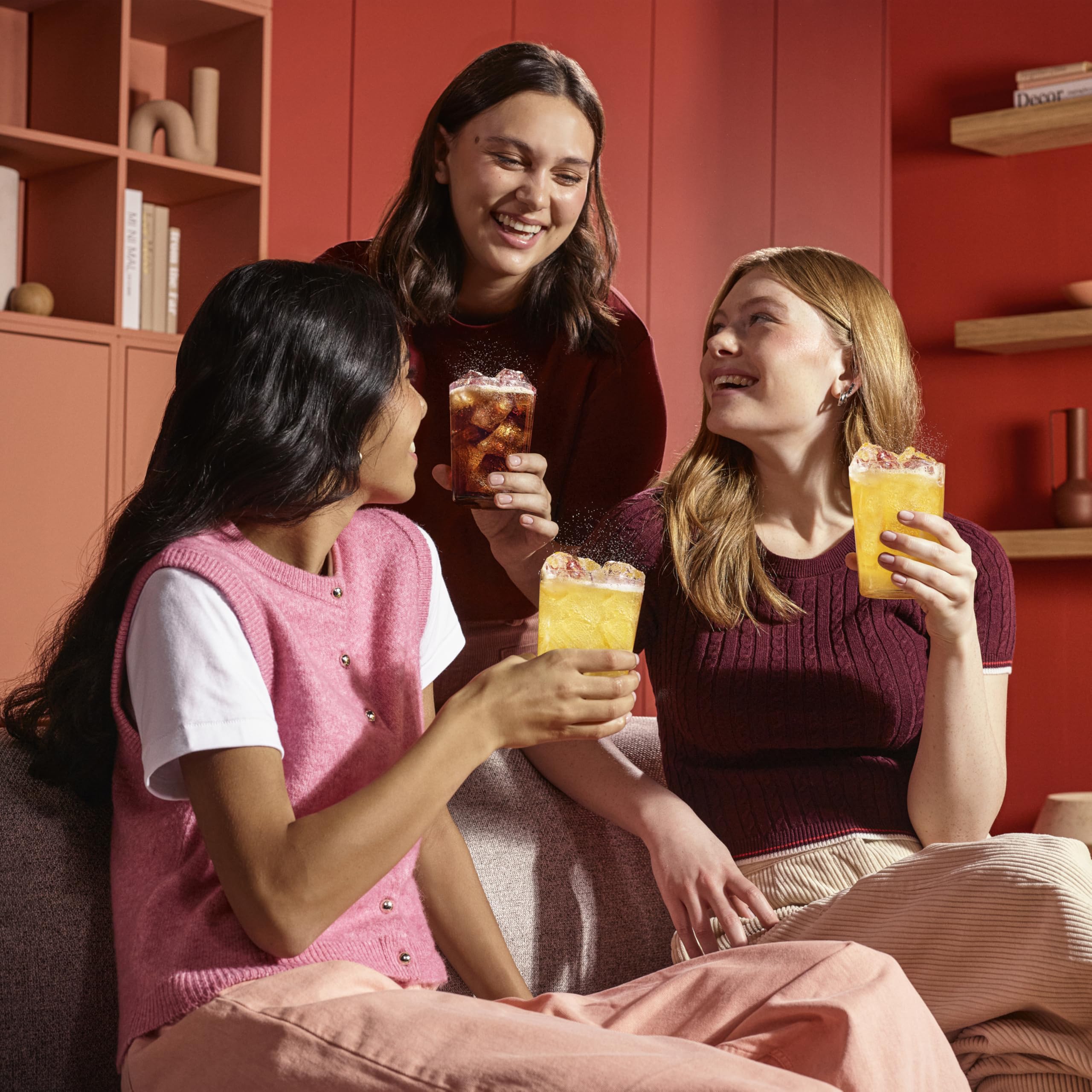 sodastream bebida servida en cocina moderna lista para consumir