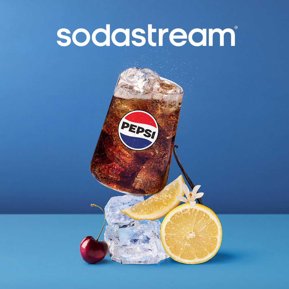 sodastream botella junto a máquina en cocina, fácil preparación casera