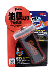 Botella SOFT99 Glaco Roll On frontal mostrando embalaje y aplicador práctico