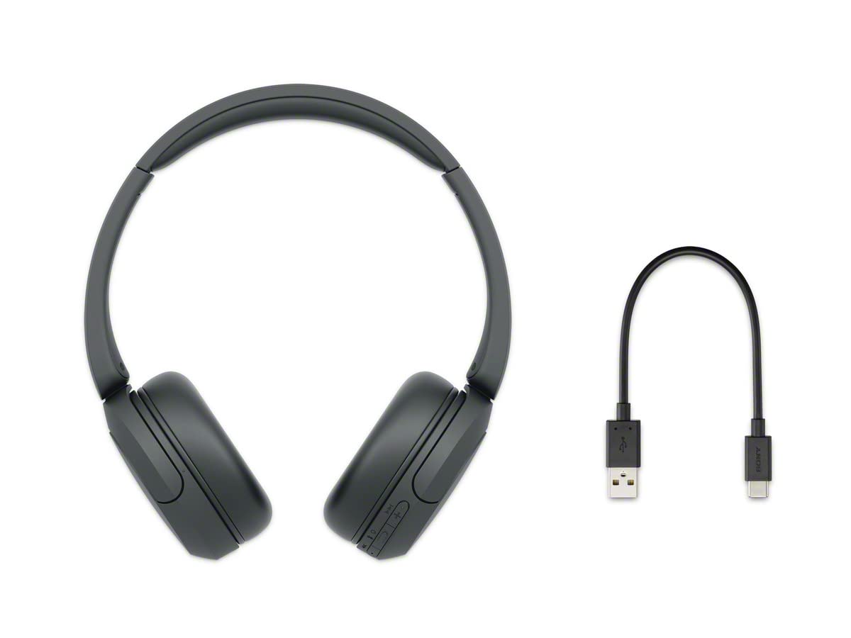 Sony WH-CH520 persona usando en transporte, audio estable en movimiento