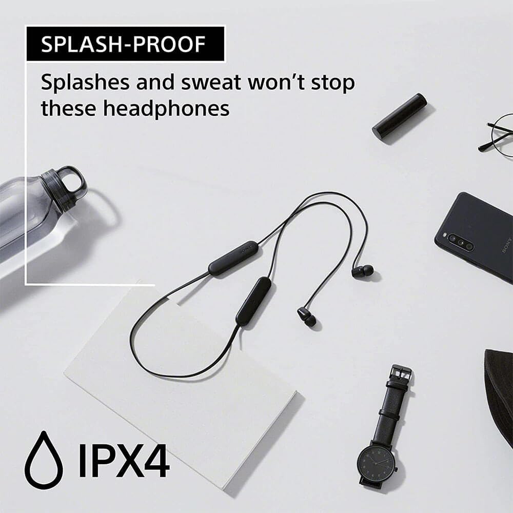 Sony WI-C100 auriculares en uso corriendo, Sony resistente al sudor