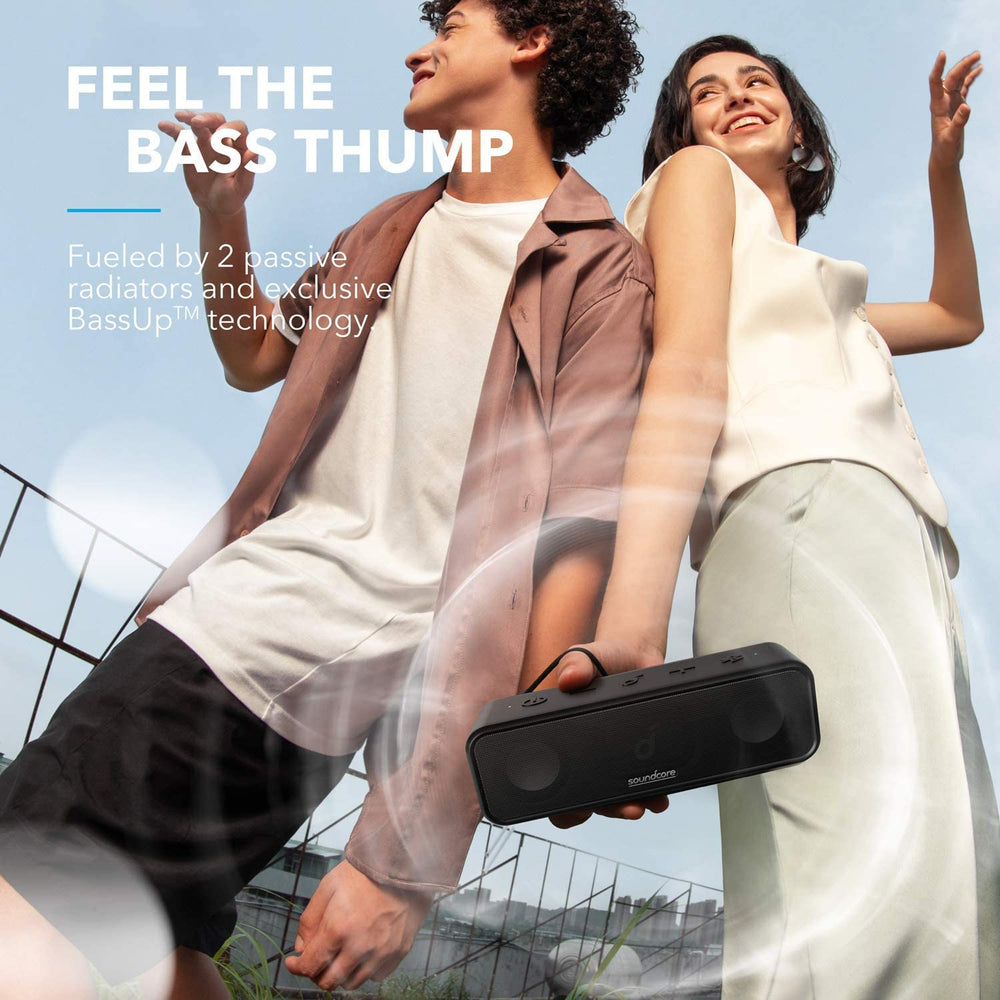 Soundcore 3 dentro de un bolso listo para viaje, ideal para llevar encima