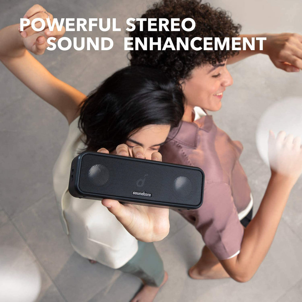 Close-up de la textura del altavoz Soundcore 3 que destaca durabilidad y agarre