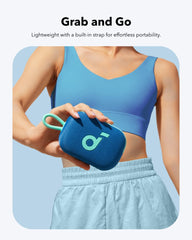 Soundcore Select 4 Go colgado en la ducha con agua salpicando, protección IP67 y uso seguro