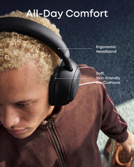 Soundcore Space 2 en mano para comparar tamaño y ligereza, fácil de transportar