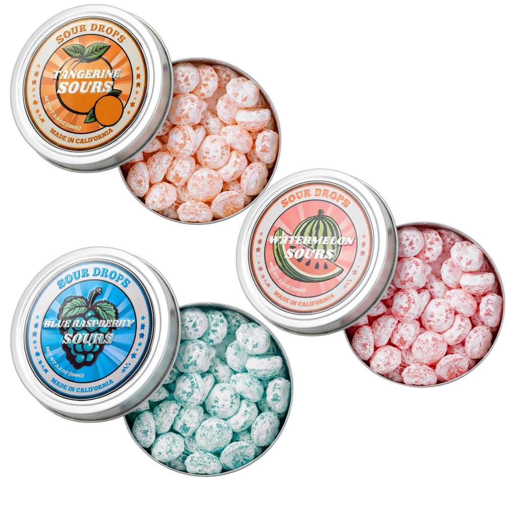 Sour Drops frente de las tres latas mostrando variedades y conveniencia