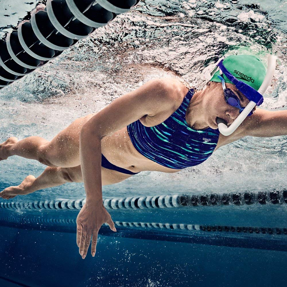 Speedo comparativa de tamaño para evaluar escala y ajuste
