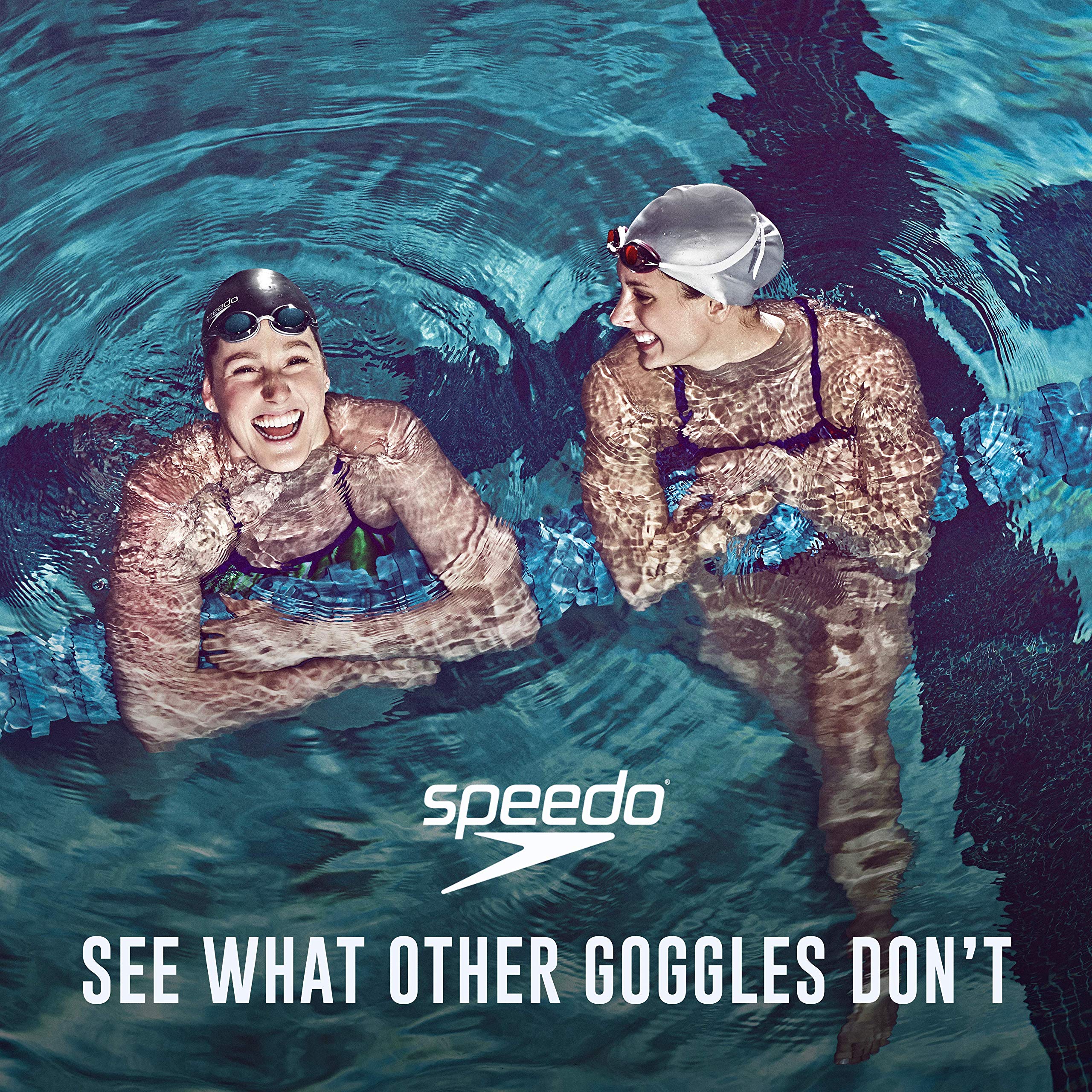 Speedo Vanquisher estilo en playa mostrando protección UV en exteriores