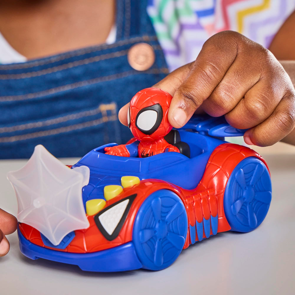 Spidey and his Amazing Friends comparación de tamaño con una mano, tamaño ideal para niños