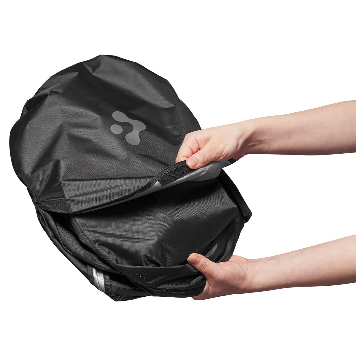 Spigen estilo de vida: parasol en Tesla aparcado protegiendo el tablero