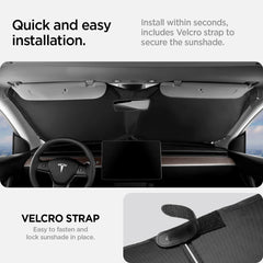 Spigen parasol instalado en un Tesla Model 3 manteniendo el interior fresco