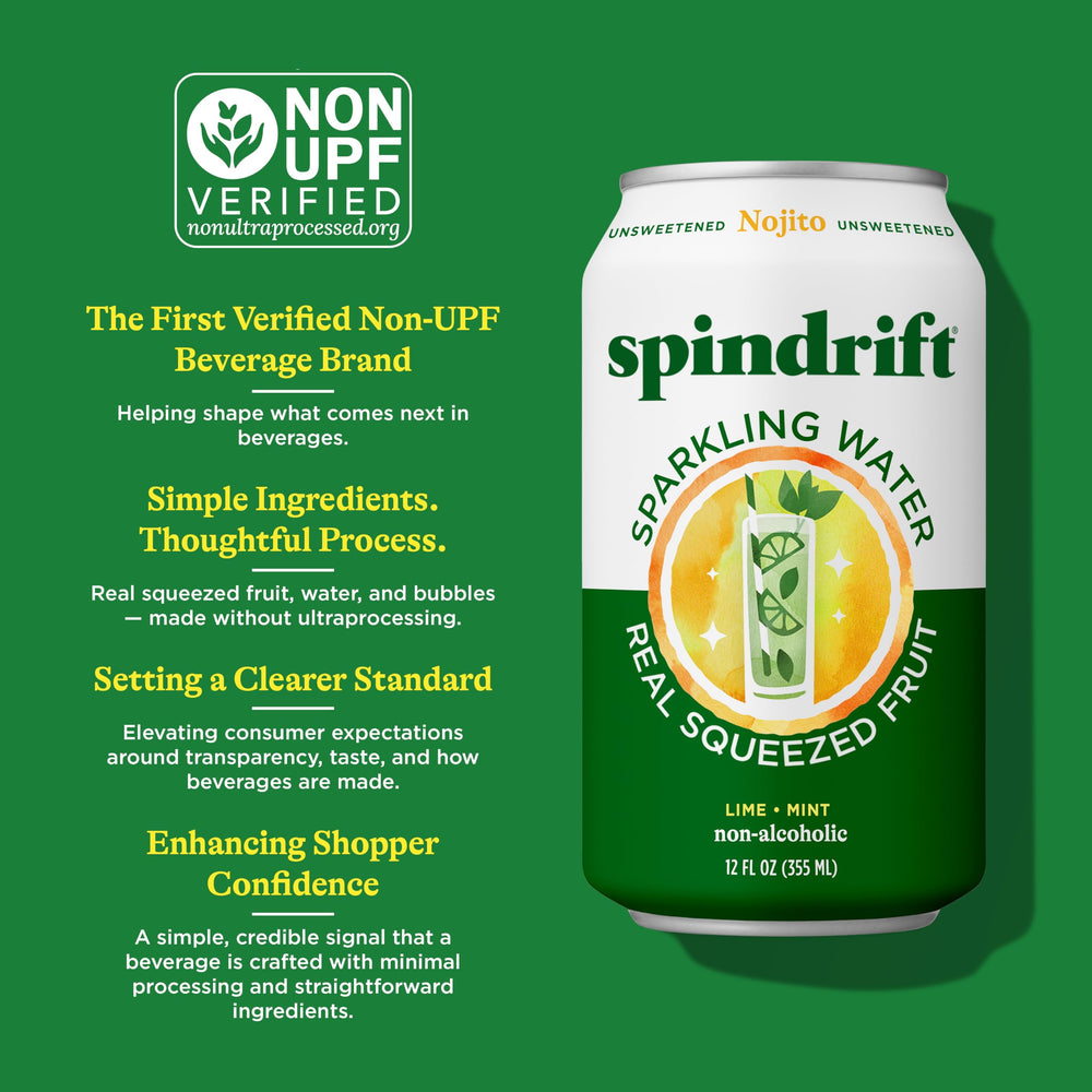 Limas exprimidas y hojas de menta junto a lata Spindrift Nojito