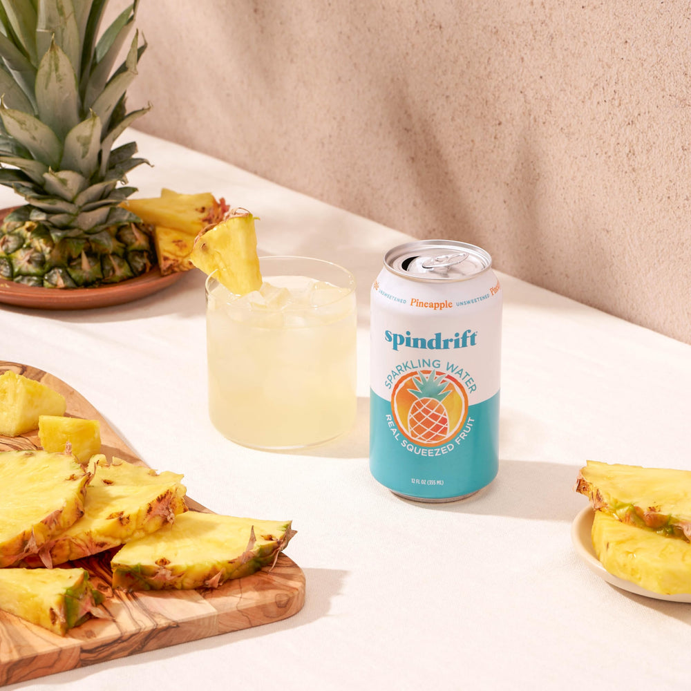 Spindrift tapa abierta con condensación que indica bebida bien fría