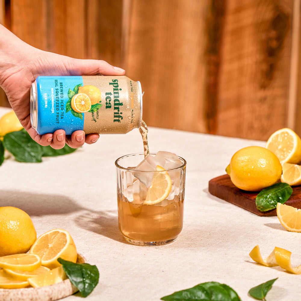 Spindrift servido en vaso con hielo, refresco sin gas perfecto para acompañar comidas