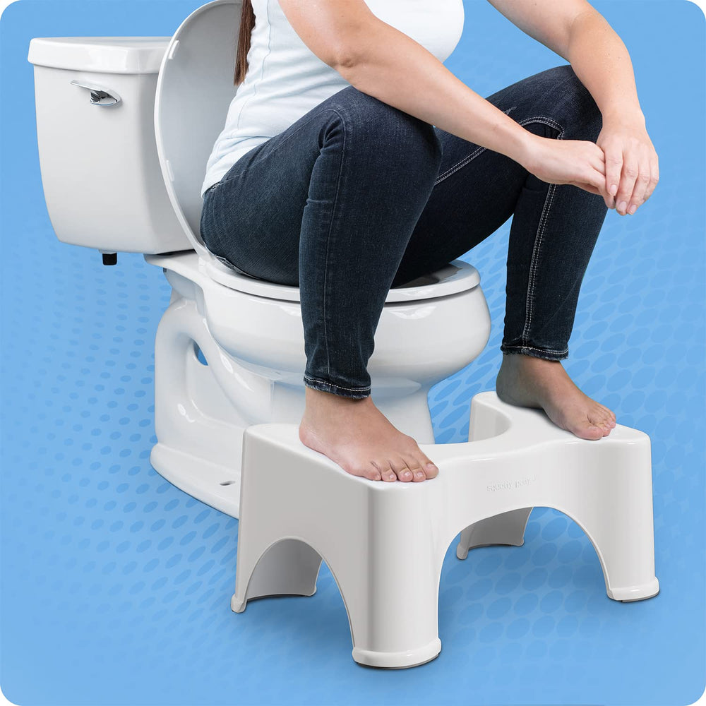 Squatty Potty 9" en entorno de baño cotidiano para uso familiar práctico