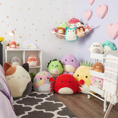Squishmallows etiqueta oficial y sello de autenticidad visible en la costura