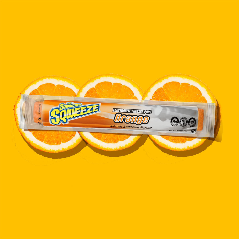 Sqwincher paleta en mano lista para consumir, refresca rápido