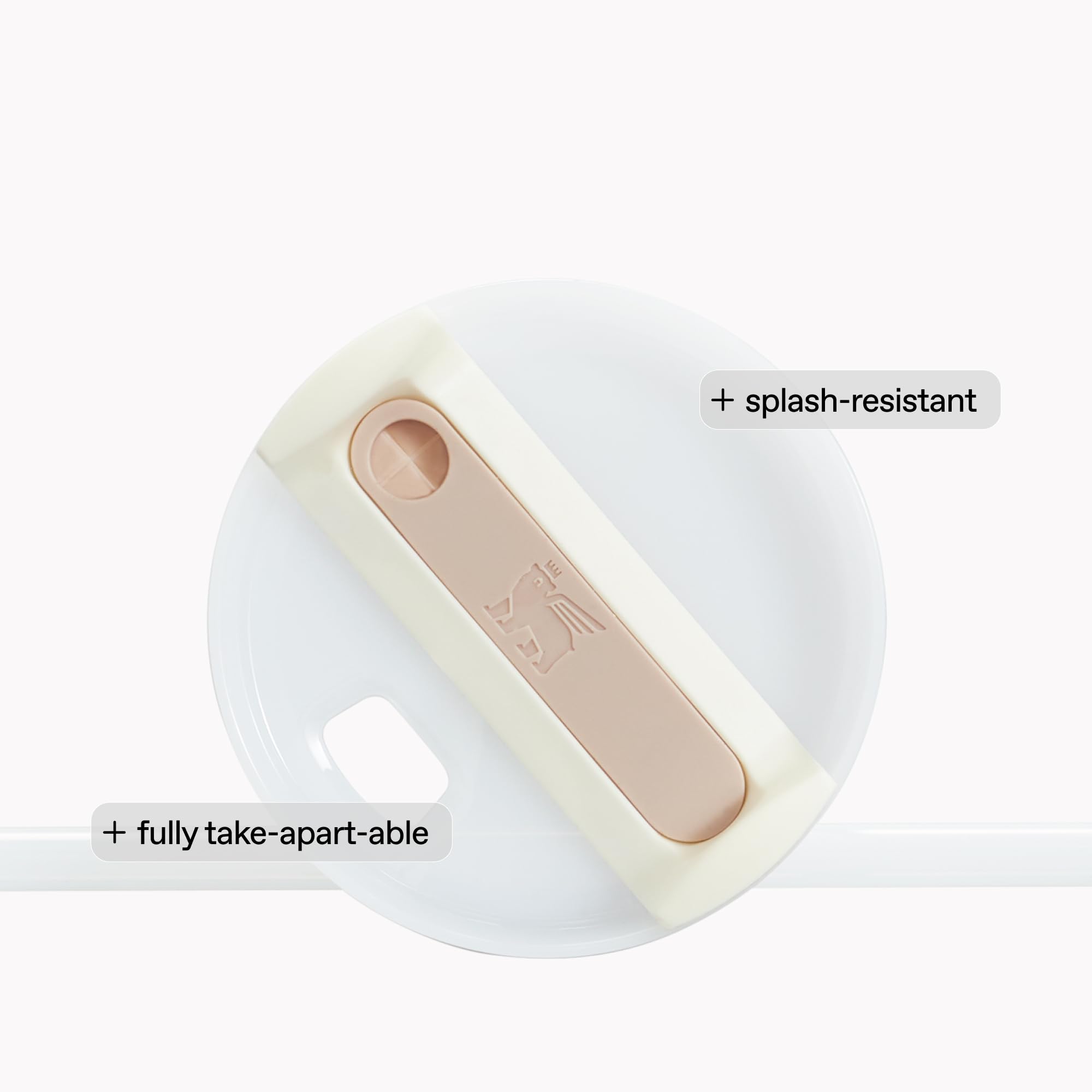 STANLEY Quencher colocado en portavasos de coche demostrando ajuste seguro