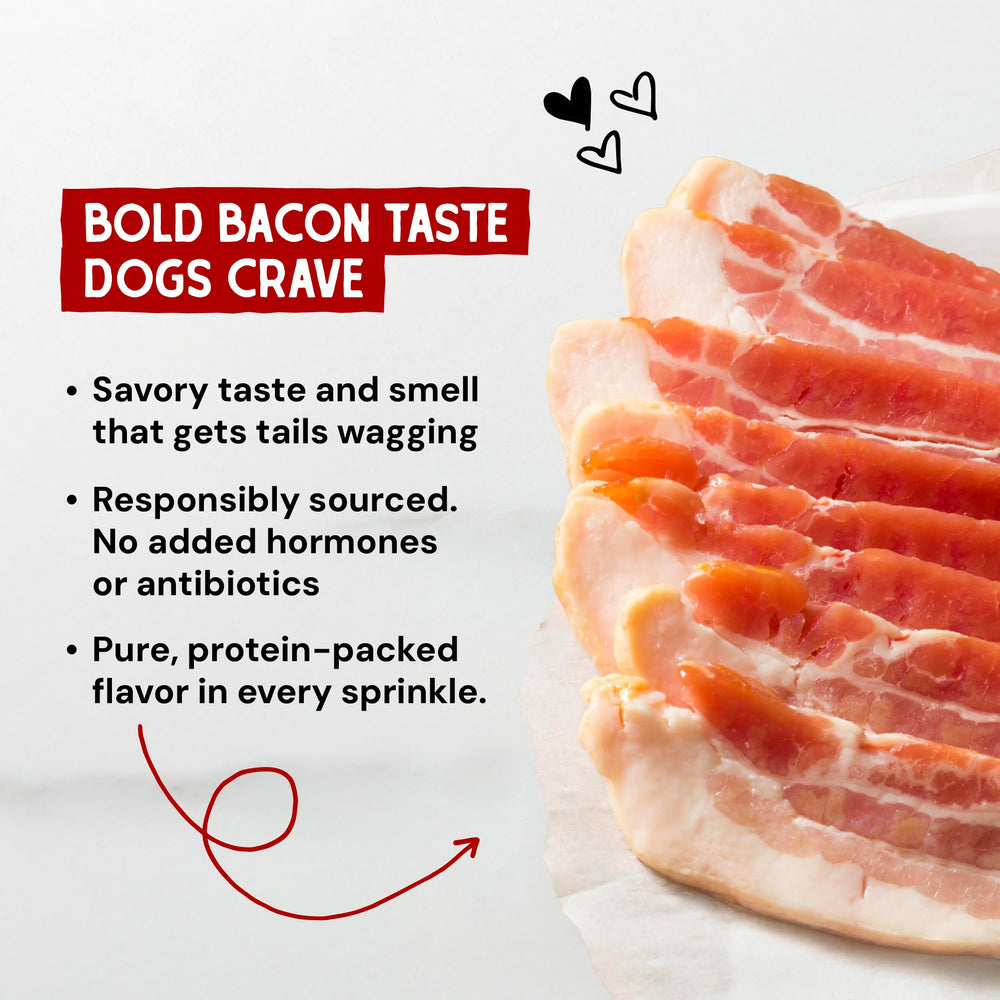 Stella & Chewy's persona espolvoreando el topping para manejo fácil