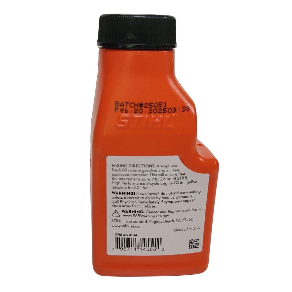 STIHL botella junto a galón para comparar tamaño y facilitar mezclas