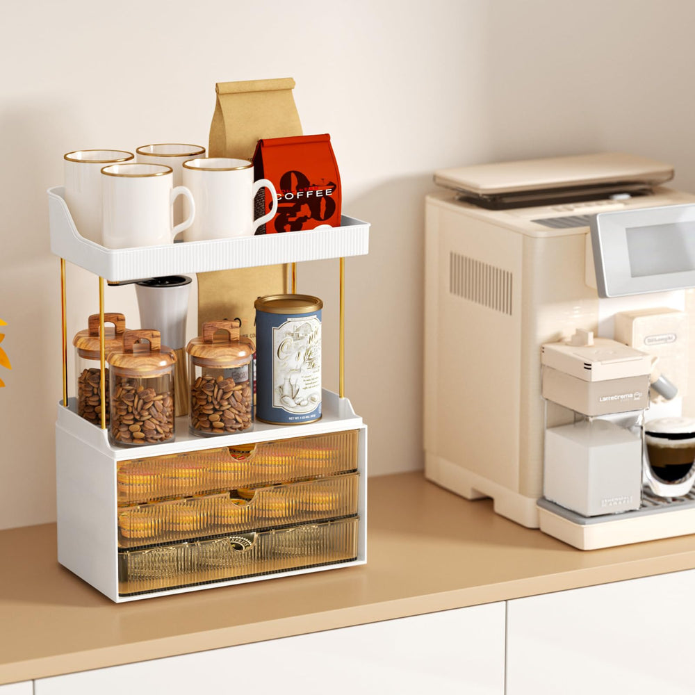 StorBin plano superior con estantes sosteniendo perfumes y cremas de uso diario