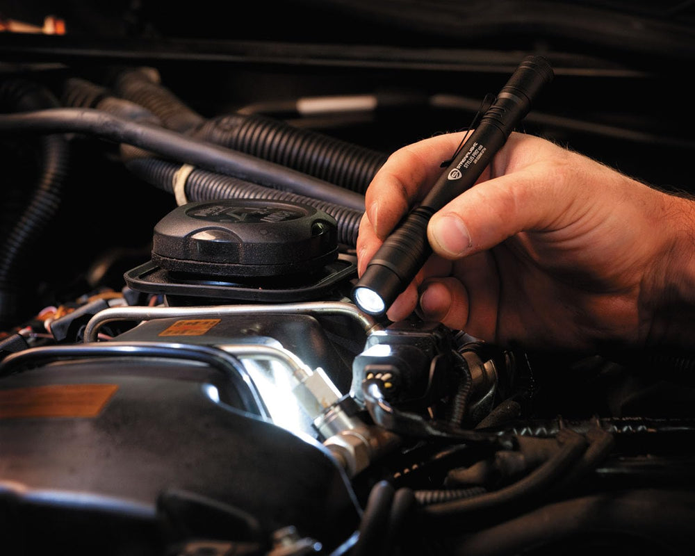 Streamlight Stylus Pro detalle de la lente policarbonato y haz focalizado