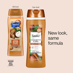 Suave gel en la mano generando espuma para limpieza efectiva