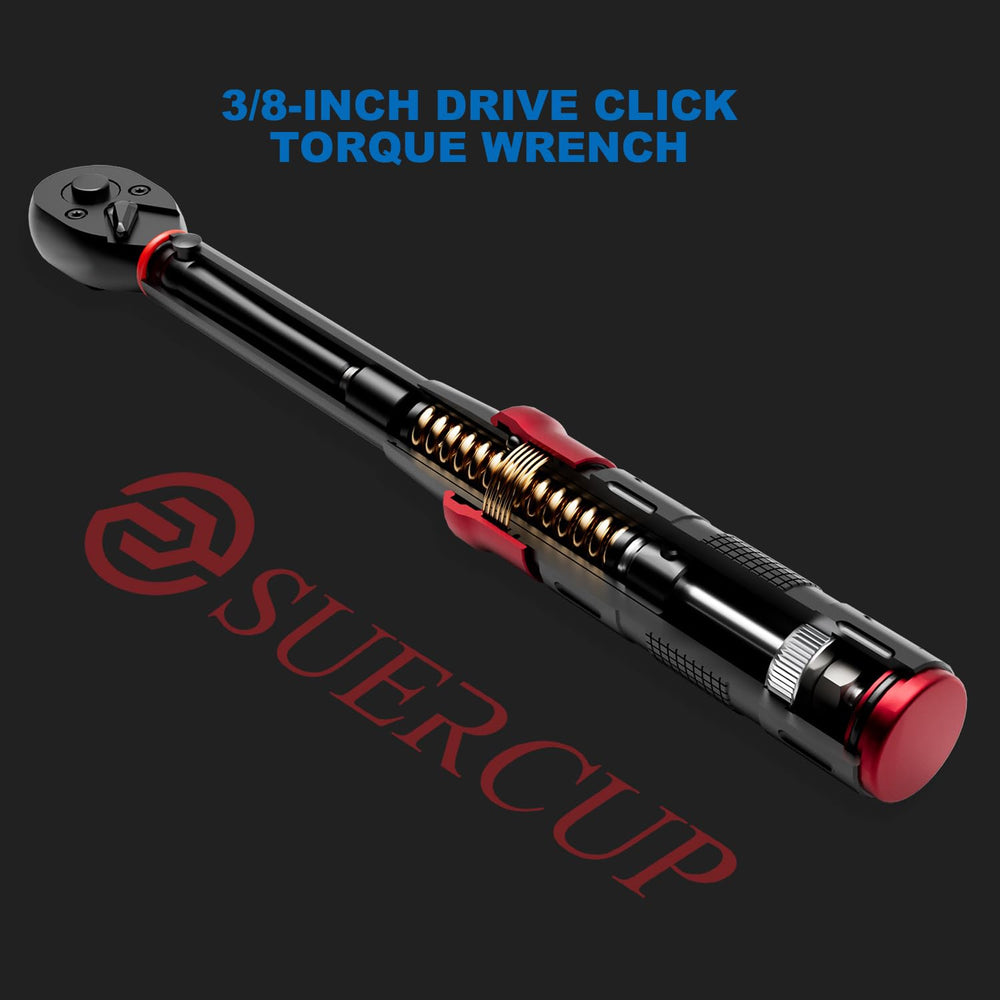 SUERCUP llave dinamométrica en uso apretando una bujía de moto con seguridad
