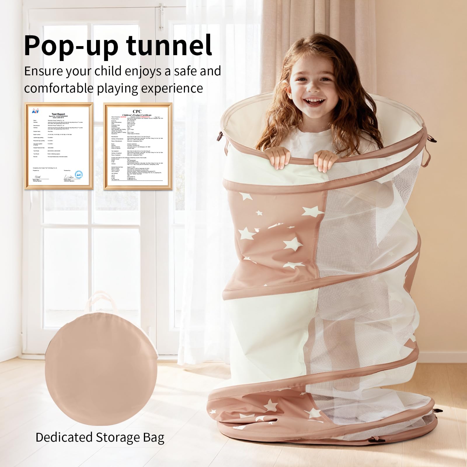 Sumbababy niño gateando dentro del túnel promoviendo actividad física