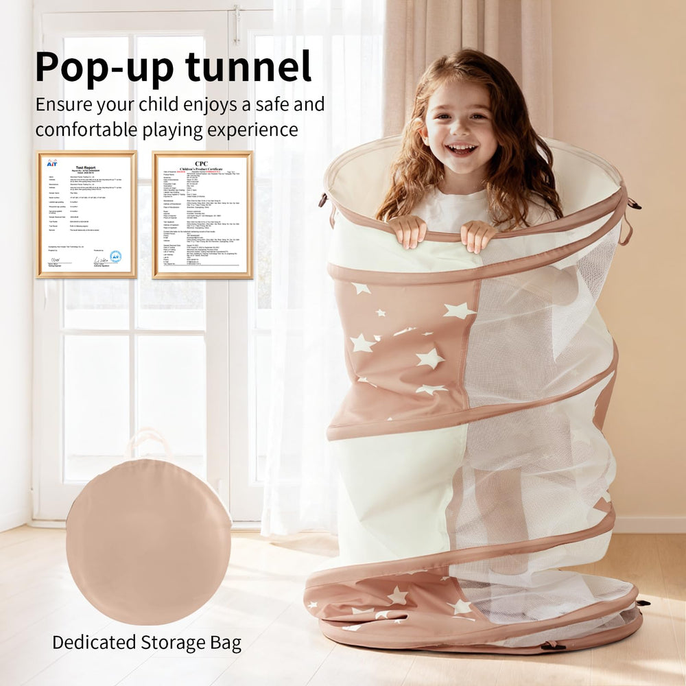Sumbababy niño gateando dentro del túnel promoviendo actividad física