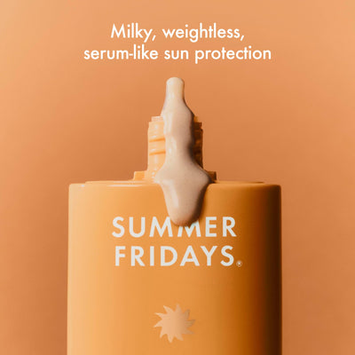Summer Fridays textura lechosa en mano que se absorbe rápido