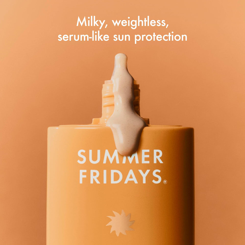Summer Fridays textura lechosa en mano que se absorbe rápido