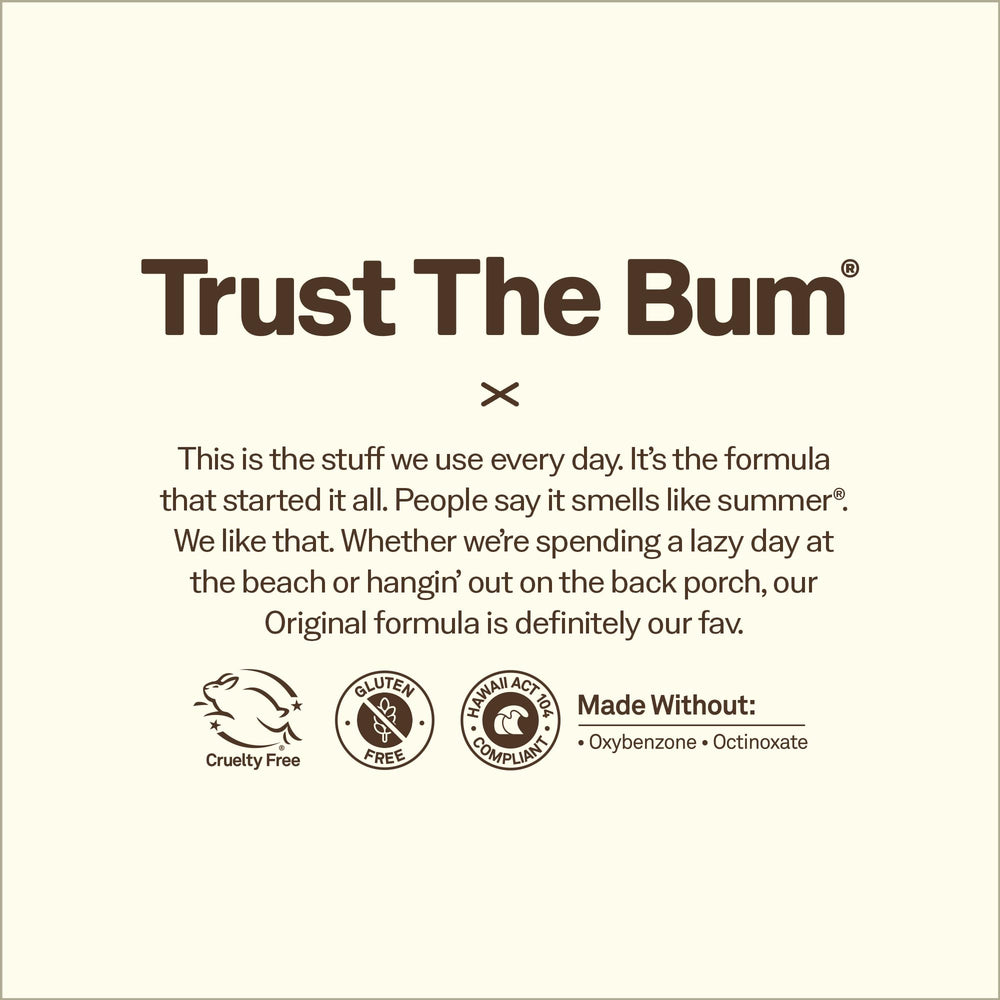 Sun Bum crema extendida en mano para mostrar textura hidratante