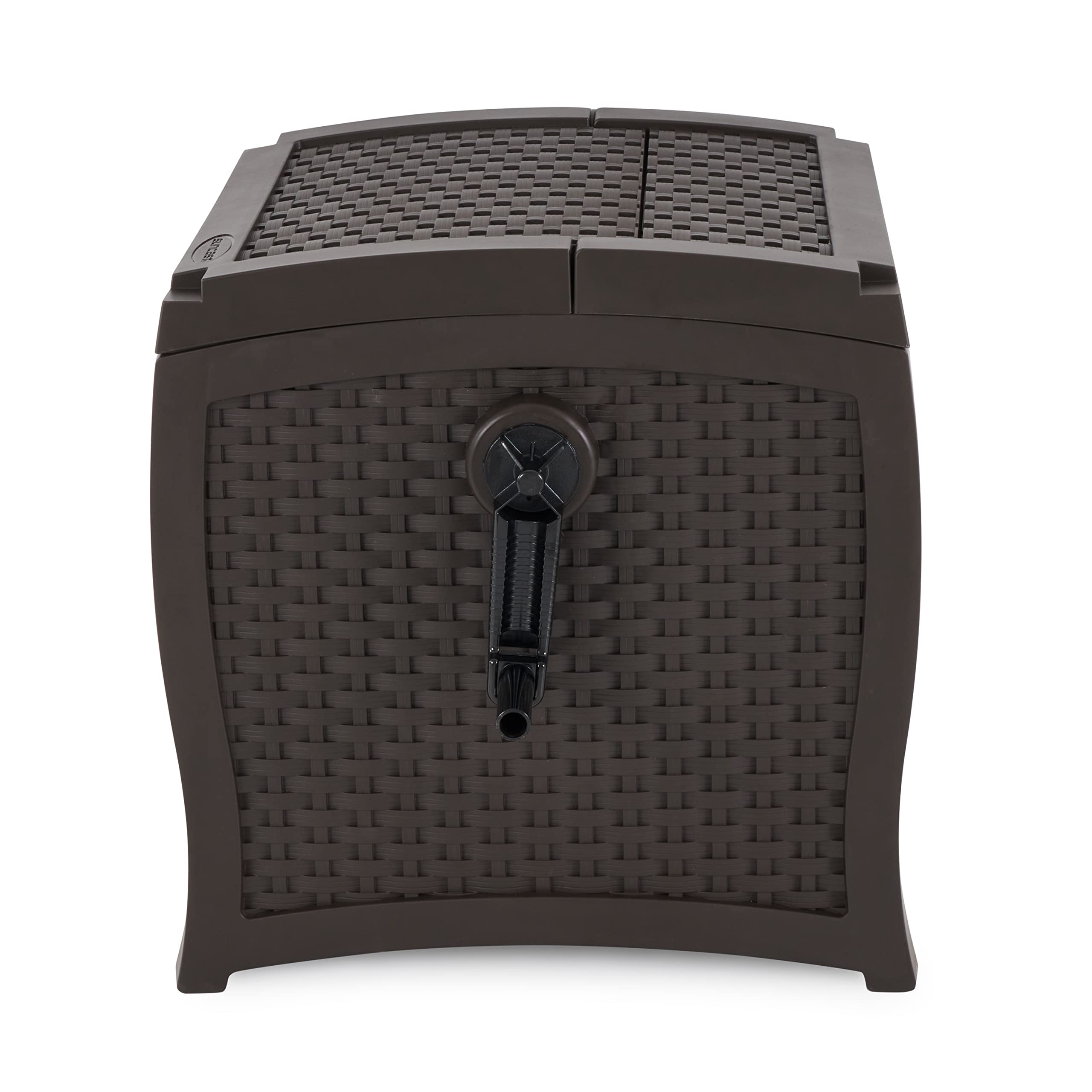 Suncast comparación de tamaño junto a un cubo para apreciar huella compacta