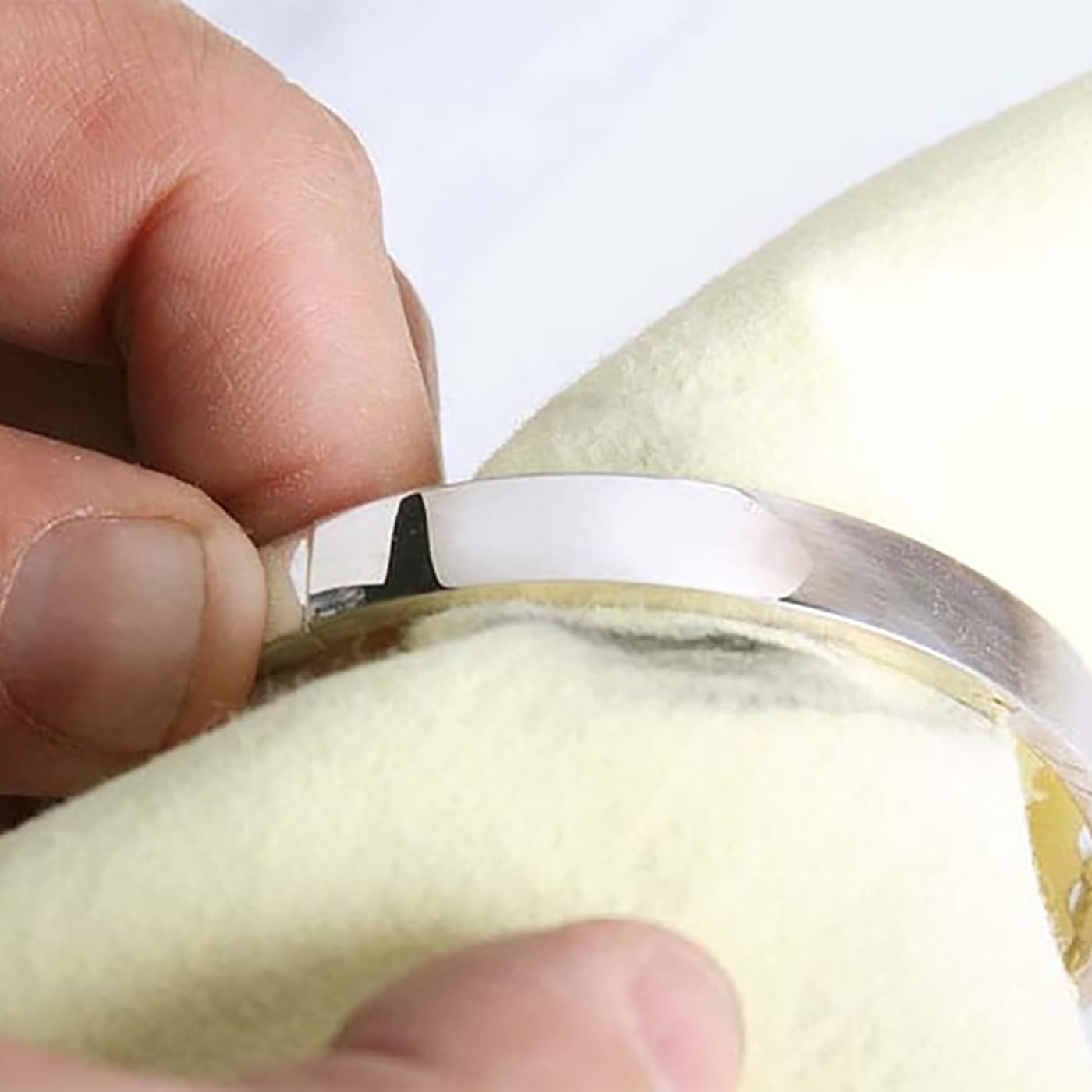 Sunshine comparación de tamaño con mano para mostrar dimensiones 7.5x5 pulgadas