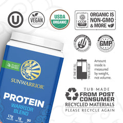 Cuchara con polvo Sunwarrior Warrior Blend resaltando la dosis y la consistencia ideal para preparar porciones