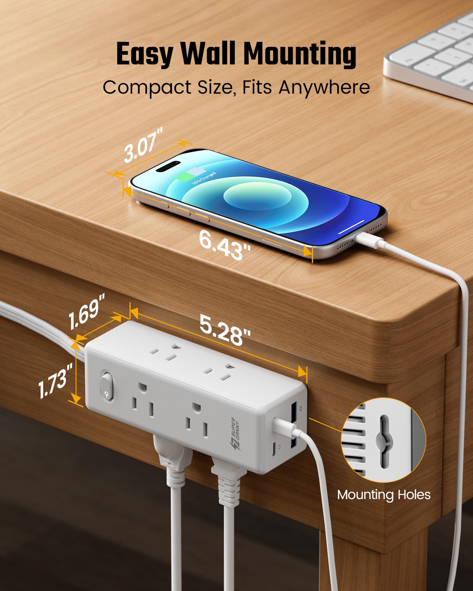 SUPERDANNY regleta alimentando laptop, lámpara y teléfono simultáneamente con orden