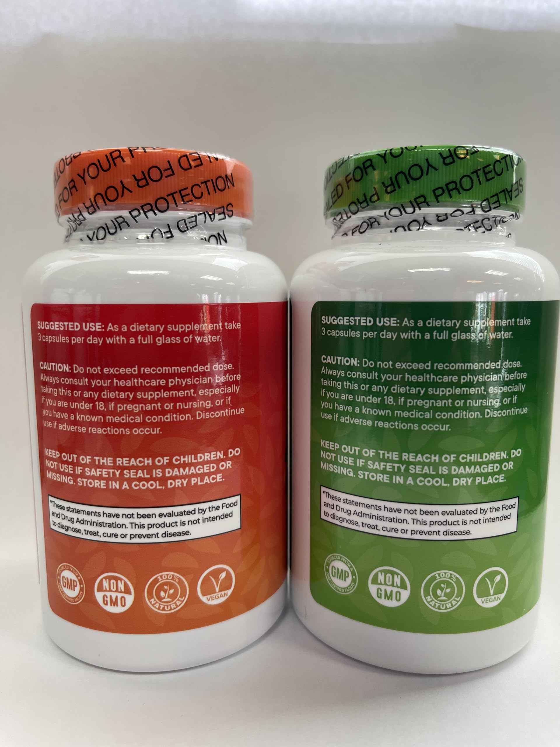 Superfood MD cápsula comparada con una moneda para mostrar tamaño y dosificación