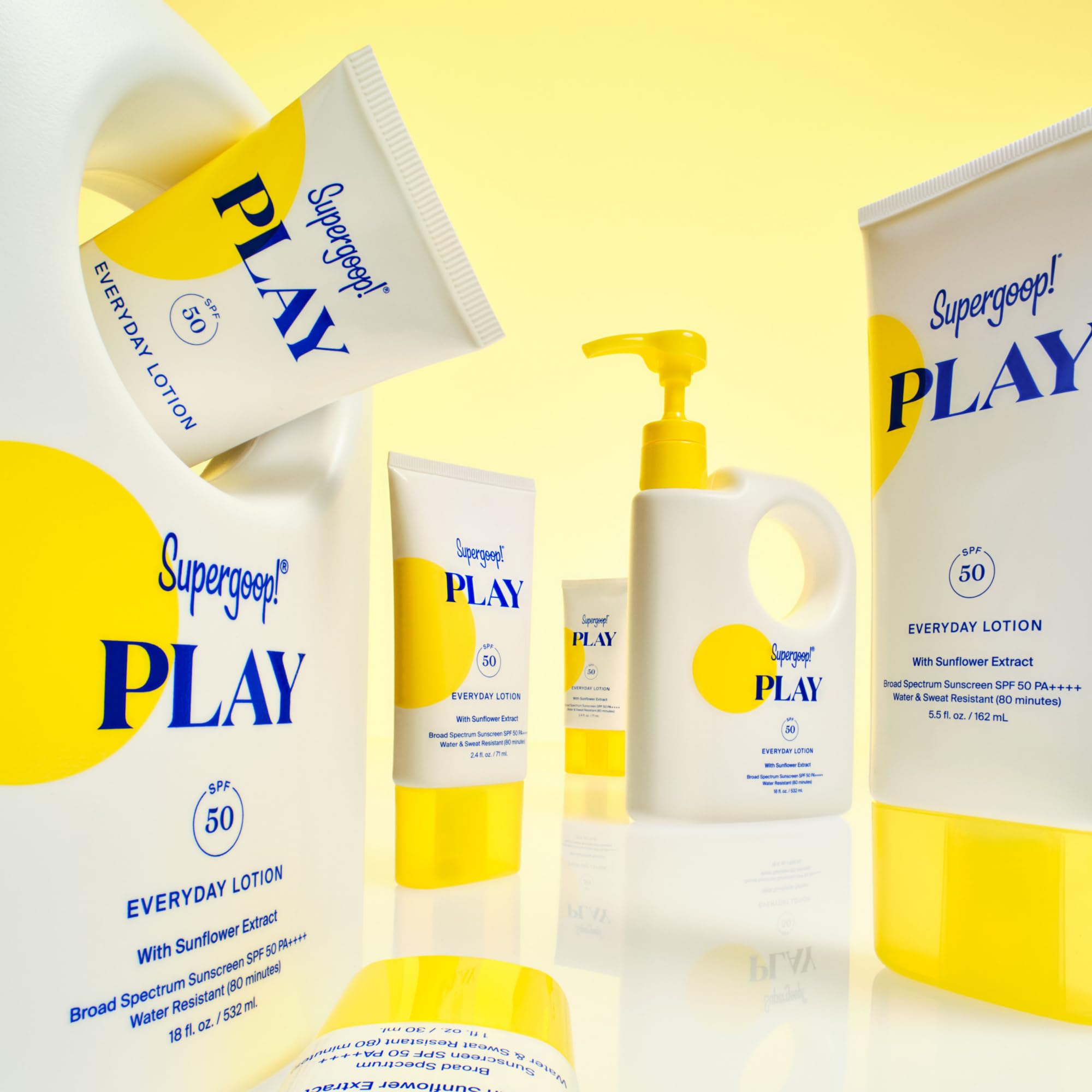 Supergoop! producto junto a extracto de girasol indicando aporte antioxidante