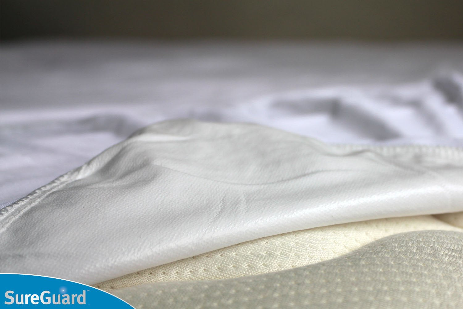SureGuard detalle de la capa impermeable que bloquea líquidos