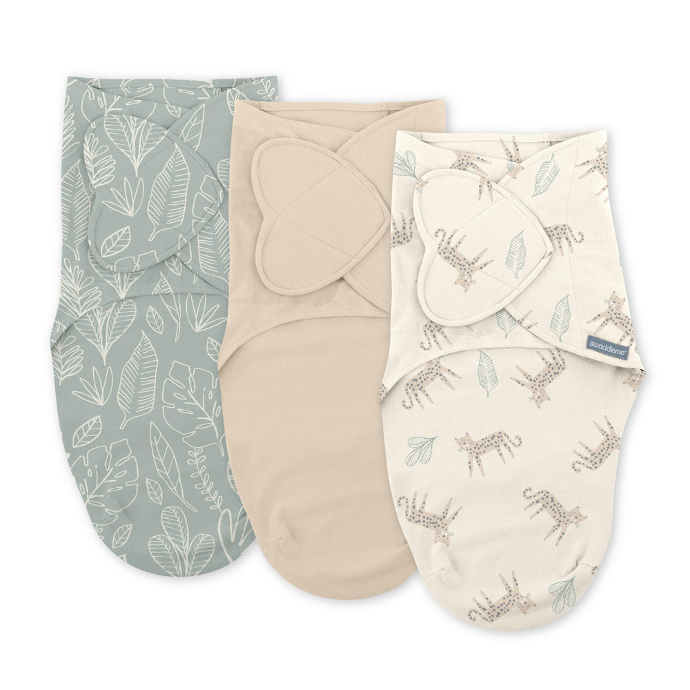 SwaddleMe frontal del empaque mostrando el diseño monograma y beneficios