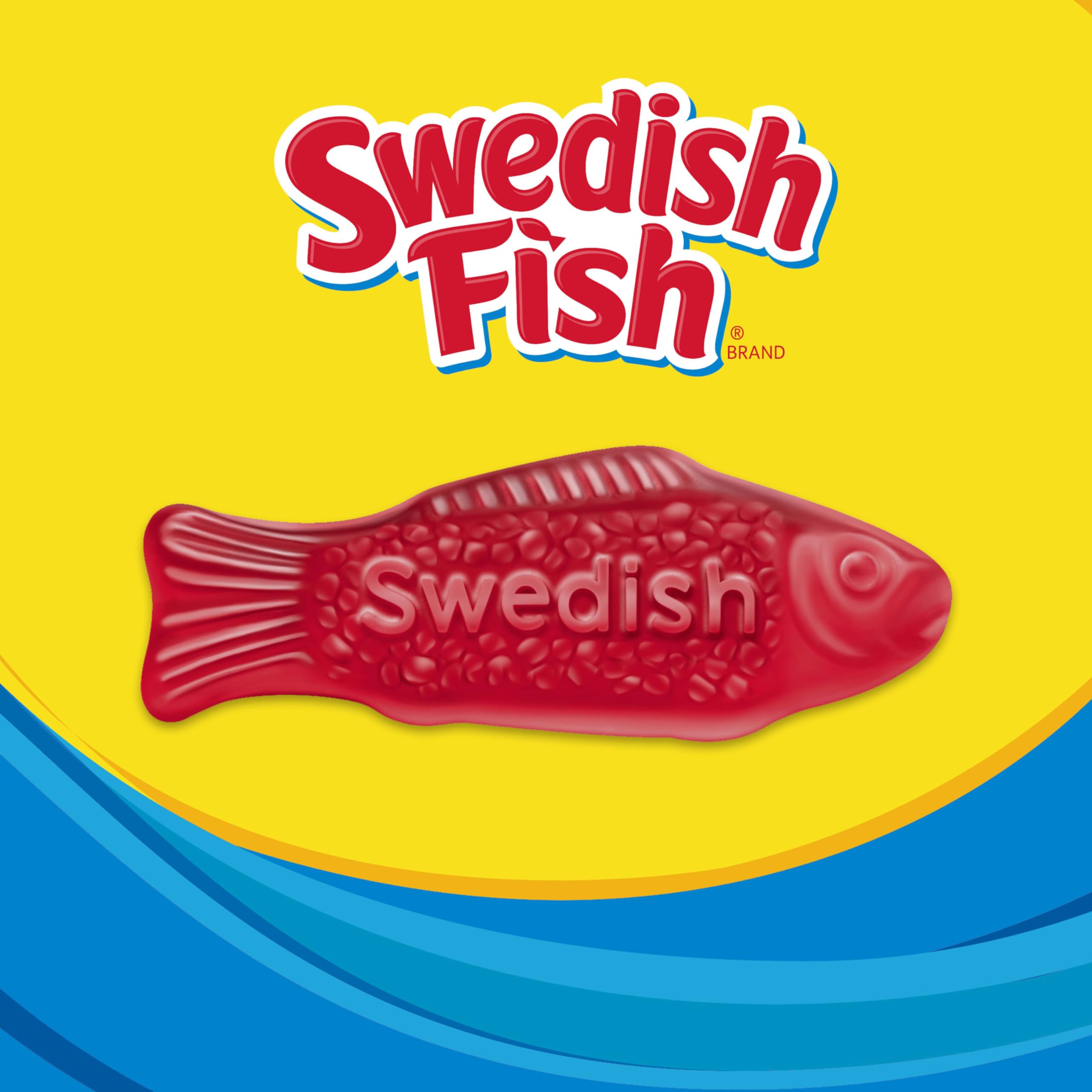Swedish Fish mano sosteniendo una gomita para porción visual