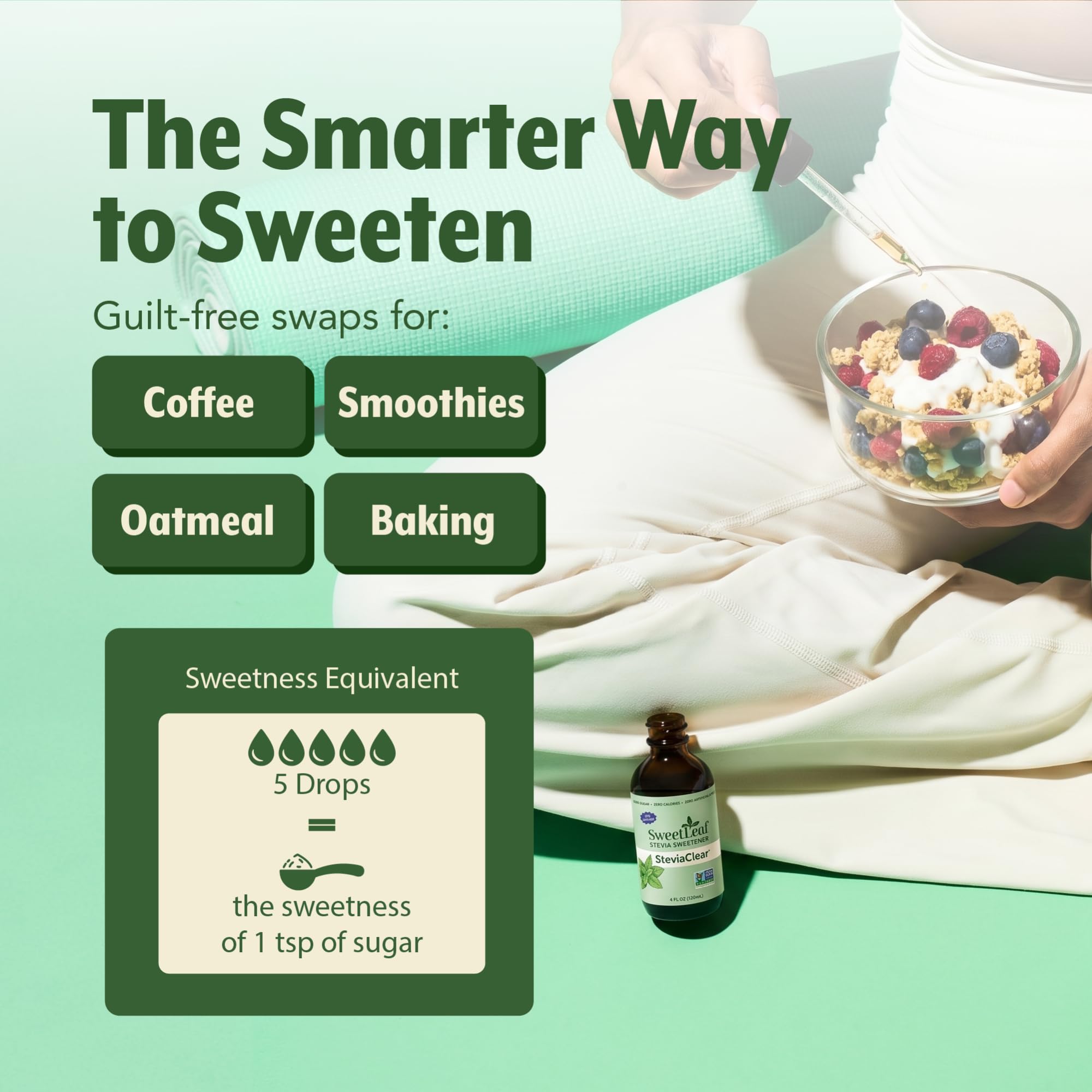 SweetLeaf botella en mano para comparar tamaño y portabilidad