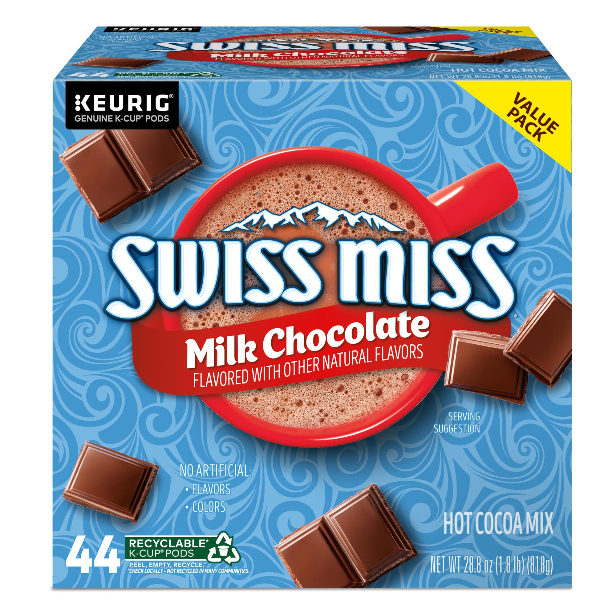 Swiss Miss escena familiar en invierno compartiendo chocolate caliente
