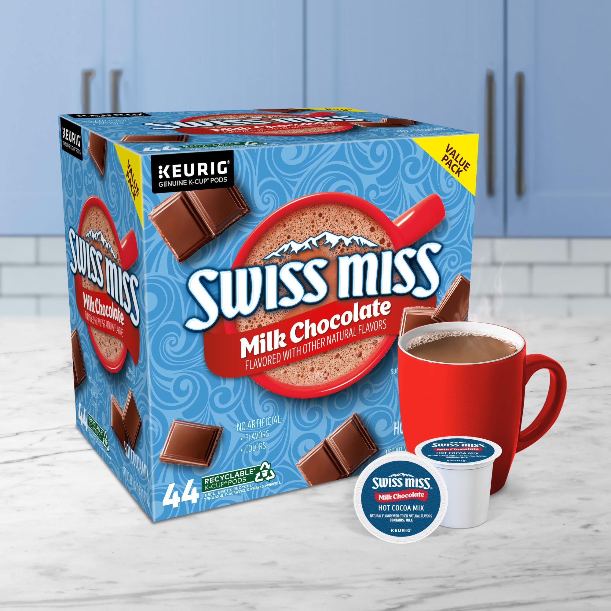 Swiss Miss cápsula insertada en cafetera Keurig para preparación rápida